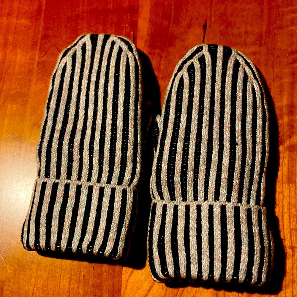 Lululemon Knit Mittens